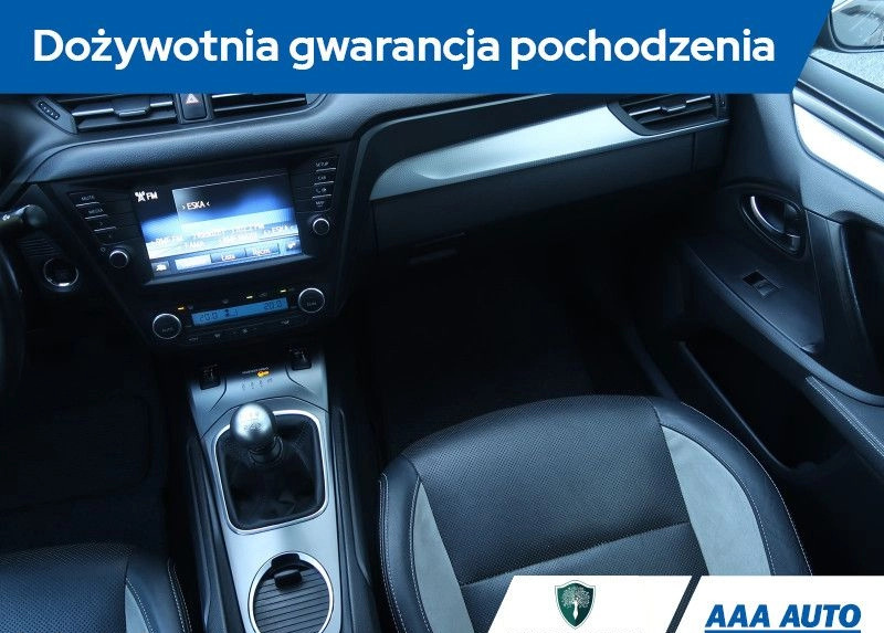 Toyota Avensis cena 53000 przebieg: 153845, rok produkcji 2015 z Zgierz małe 352